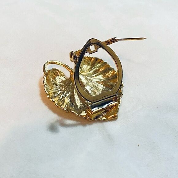 VintageβGoldβToneβRepousseβLeafβBrooch - Picture 4 of 4